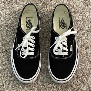 They have been worn only a few times, like new! They are a tad to small on me.